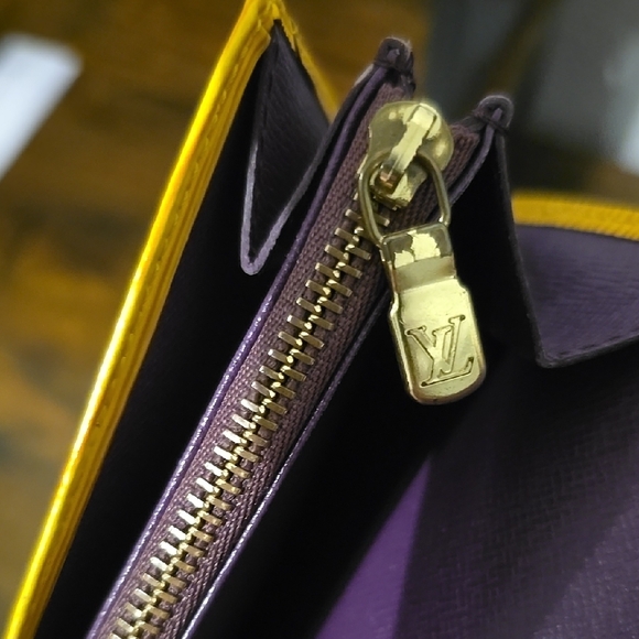 Louis Vuitton Epi Sarah Wallet - Picture 14 of 14